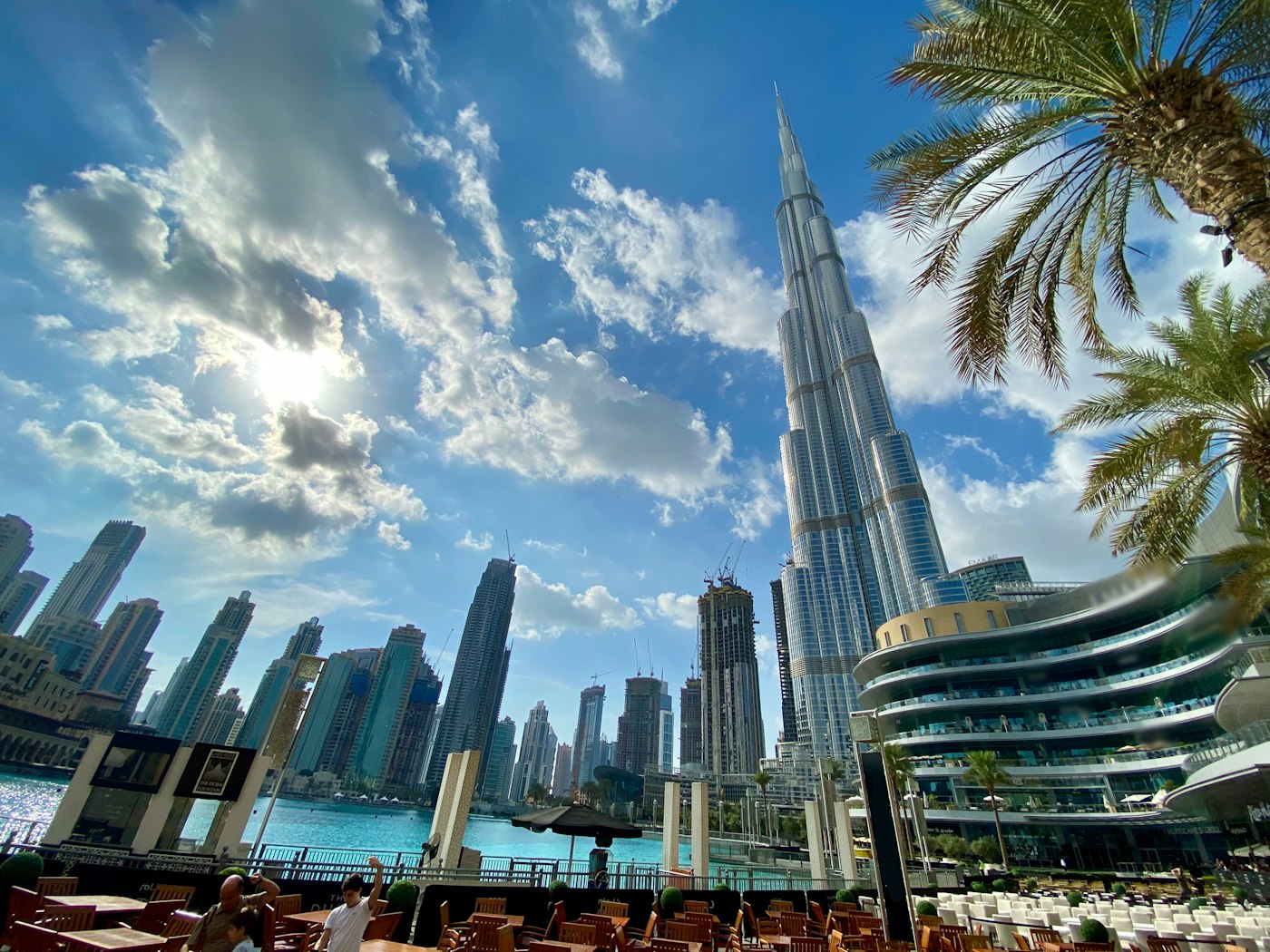 Elektr avtomobil ijarasi BAA da Dubay xalqaro aeroporti (DXB)